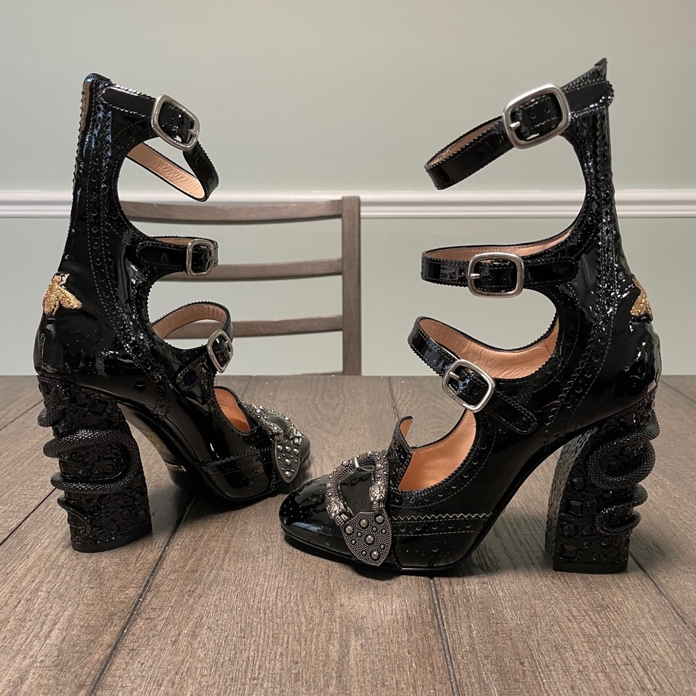GUCCI PATENT LEATHER EMBELLISHED PUMPS - Picture 2 of 11